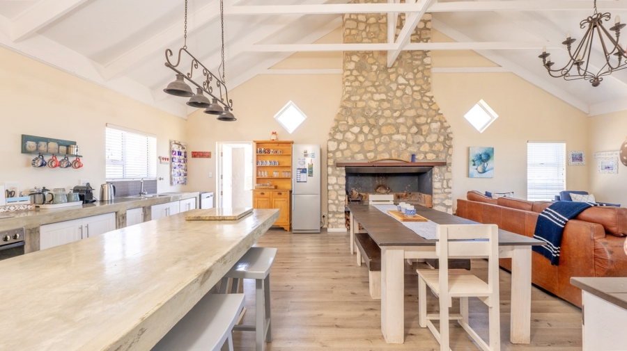 5 Bedroom Property for Sale in Struisbaai Western Cape